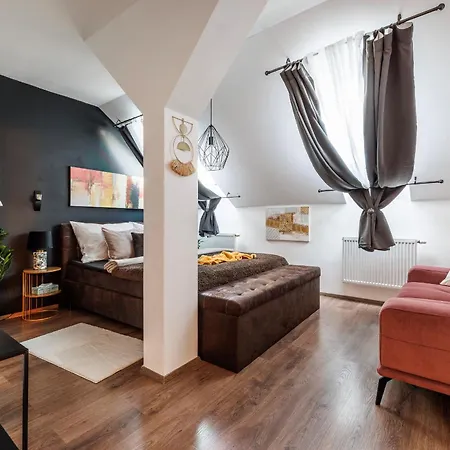 Appartement Spacious Flat & Parking Possibility, 3 Stops To Wenceslav Square Prague