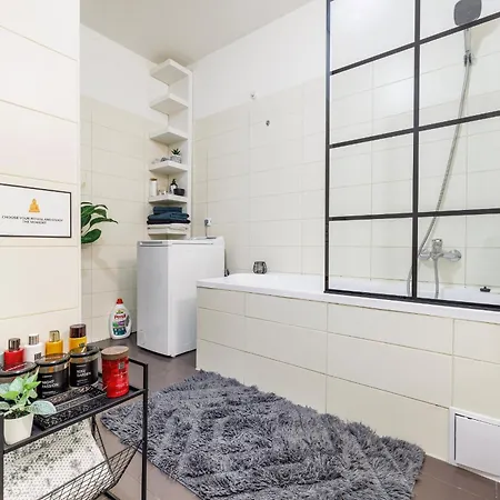 Apartament Spacious Flat & Parking Possibility, 3 Stops To Wenceslav Square