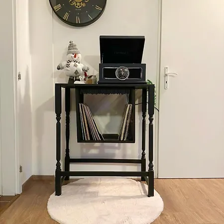 Spacious Flat & Parking Possibility, 3 Stops To Wenceslav Square * Praag
