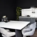Appartement Spacious Flat & Parking Possibility, 3 Stops To Wenceslav Square Prague