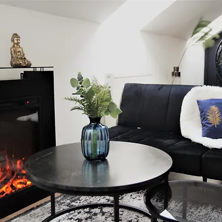 Appartement Spacious Flat & Parking Possibility, 3 Stops To Wenceslav Square Prague
